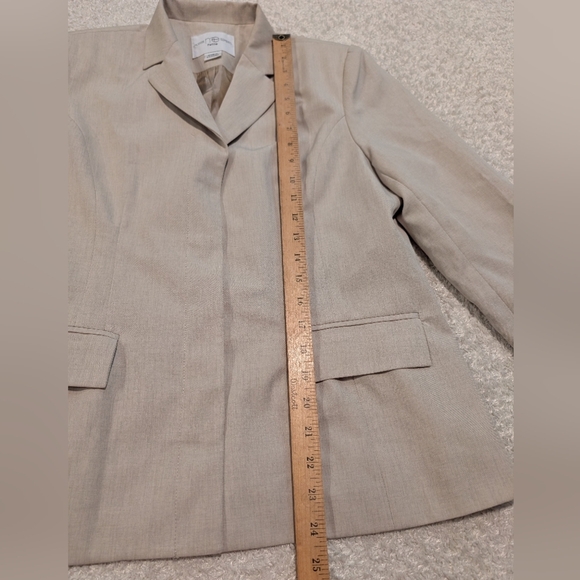 Modern Elements Tan Blazer with Structured Design and Smooth Texture 12P - Picture 10 of 10